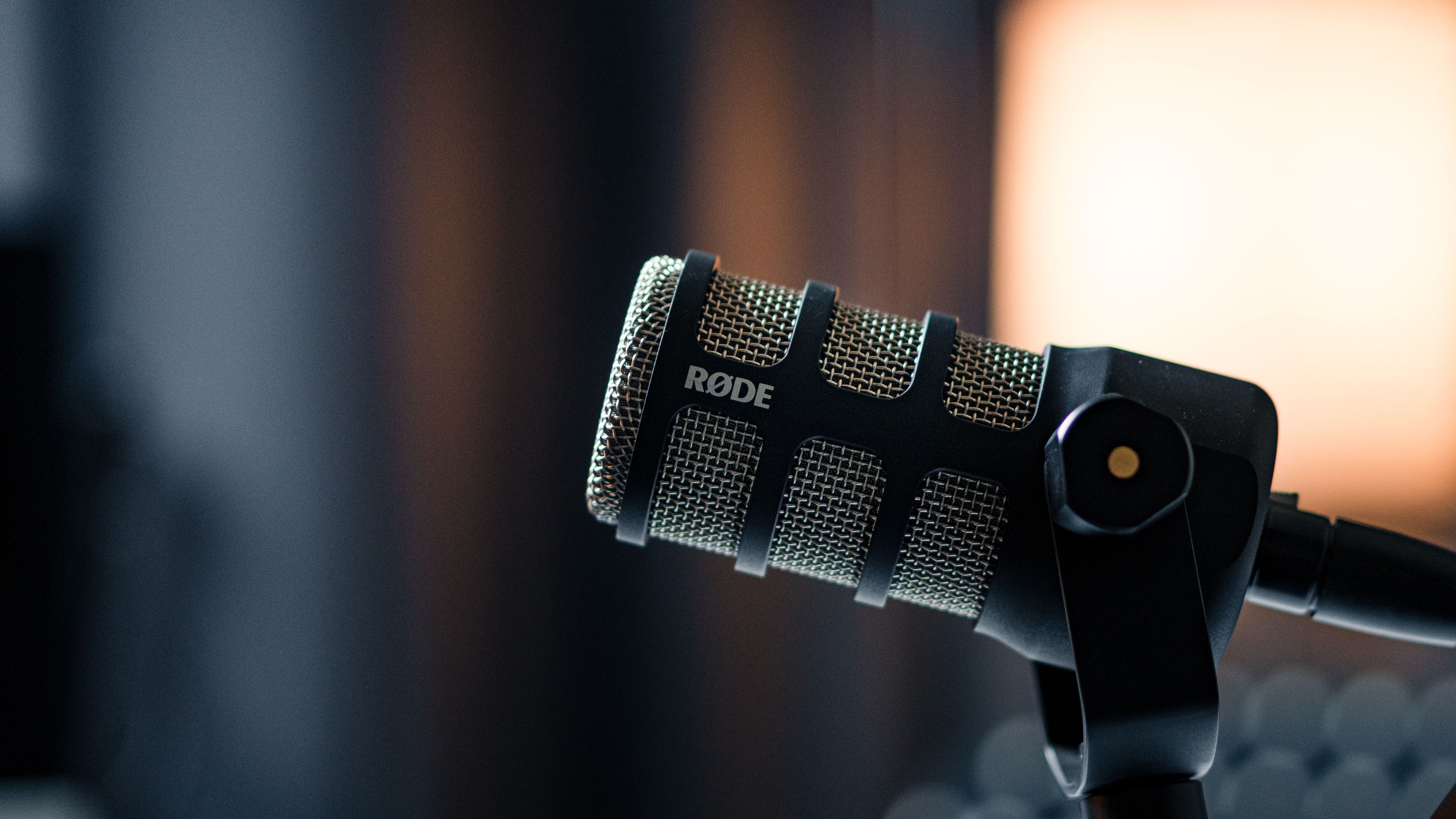 Best Podcast Listening Setup: Why the Right Speaker Matters